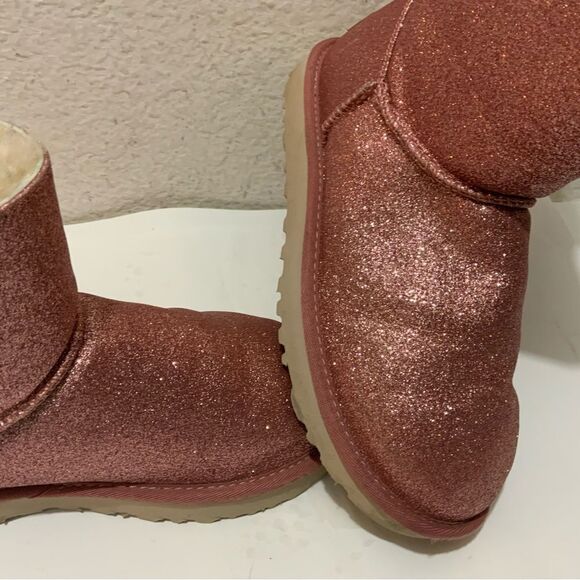 UGG Australia Women Mini Bailey Bow Sparkle Mid Boots Size 7 Pink 1100053 GUC - Picture 6 of 12